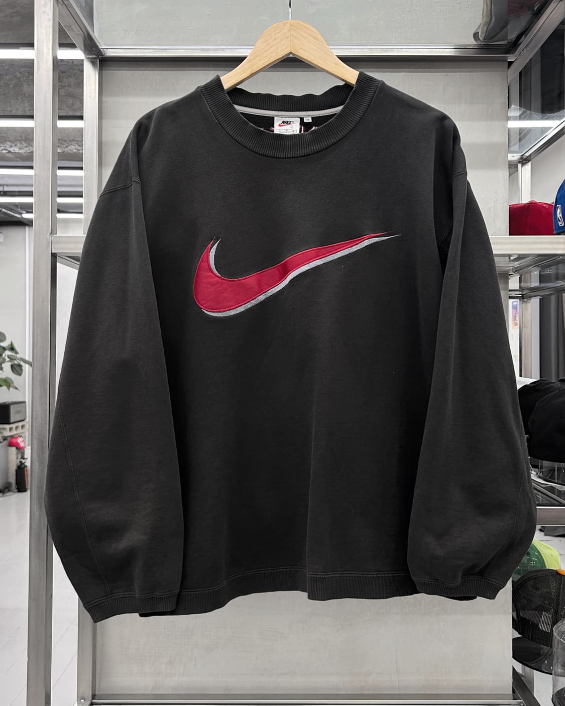 나이키 90s 빅스우시 스웻 셔츠 블랙 상품이미지1