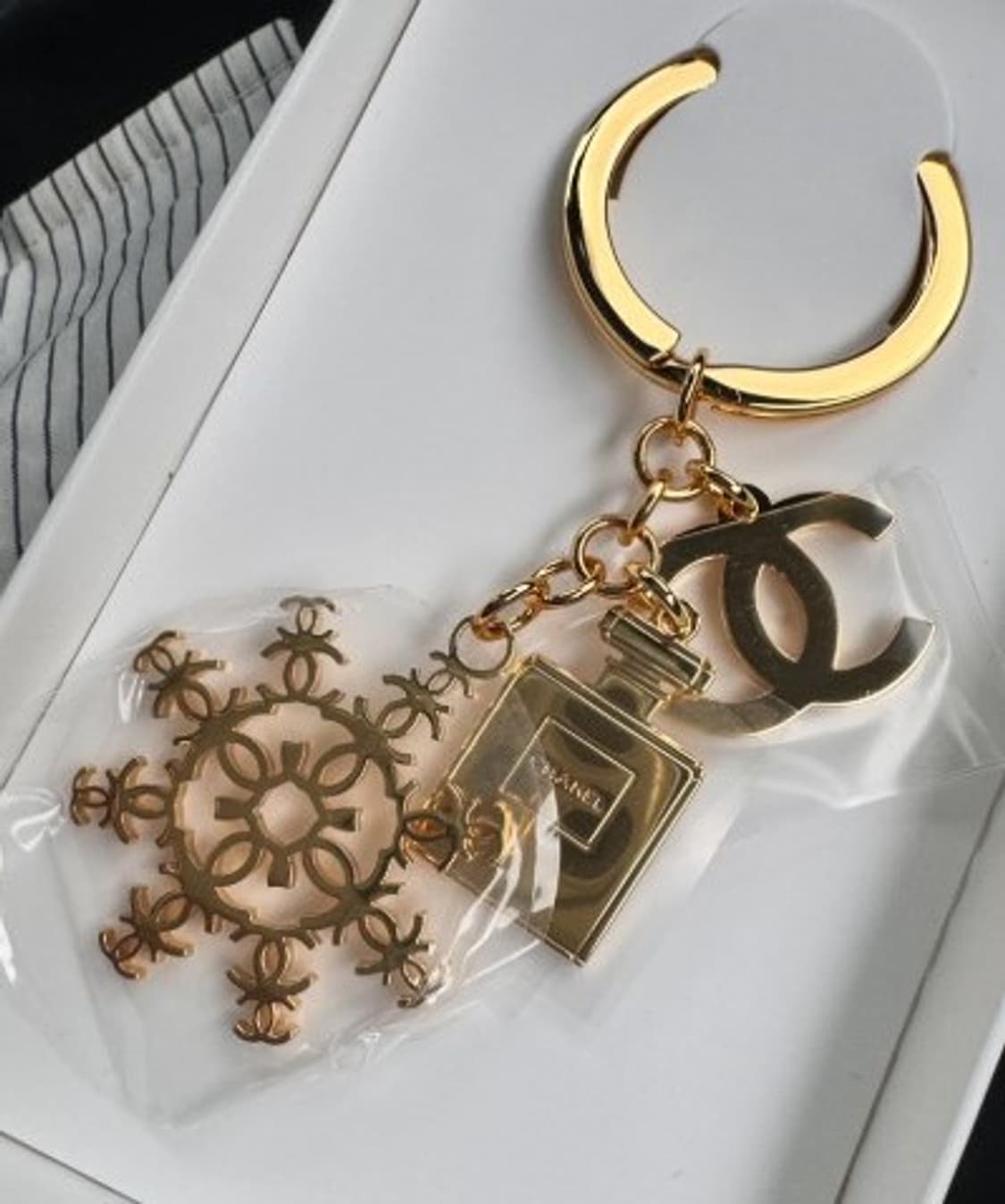 샤넬(CHANEL) 눈꽃 참 키링 (새제품) 상품이미지4