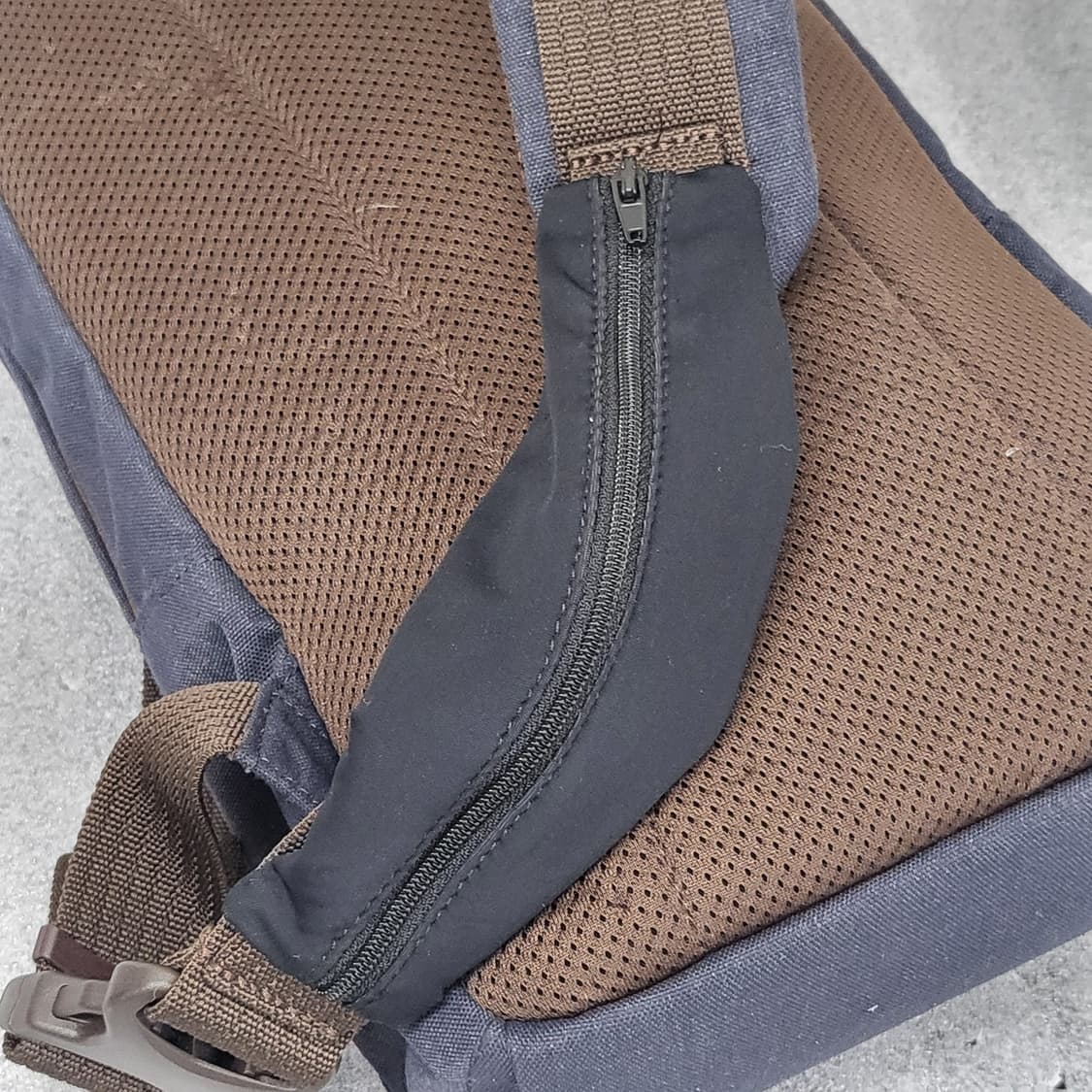 블랙야크 정품 코트나 태블릿 가능한 슬링백
38x24x13cm 상품이미지6