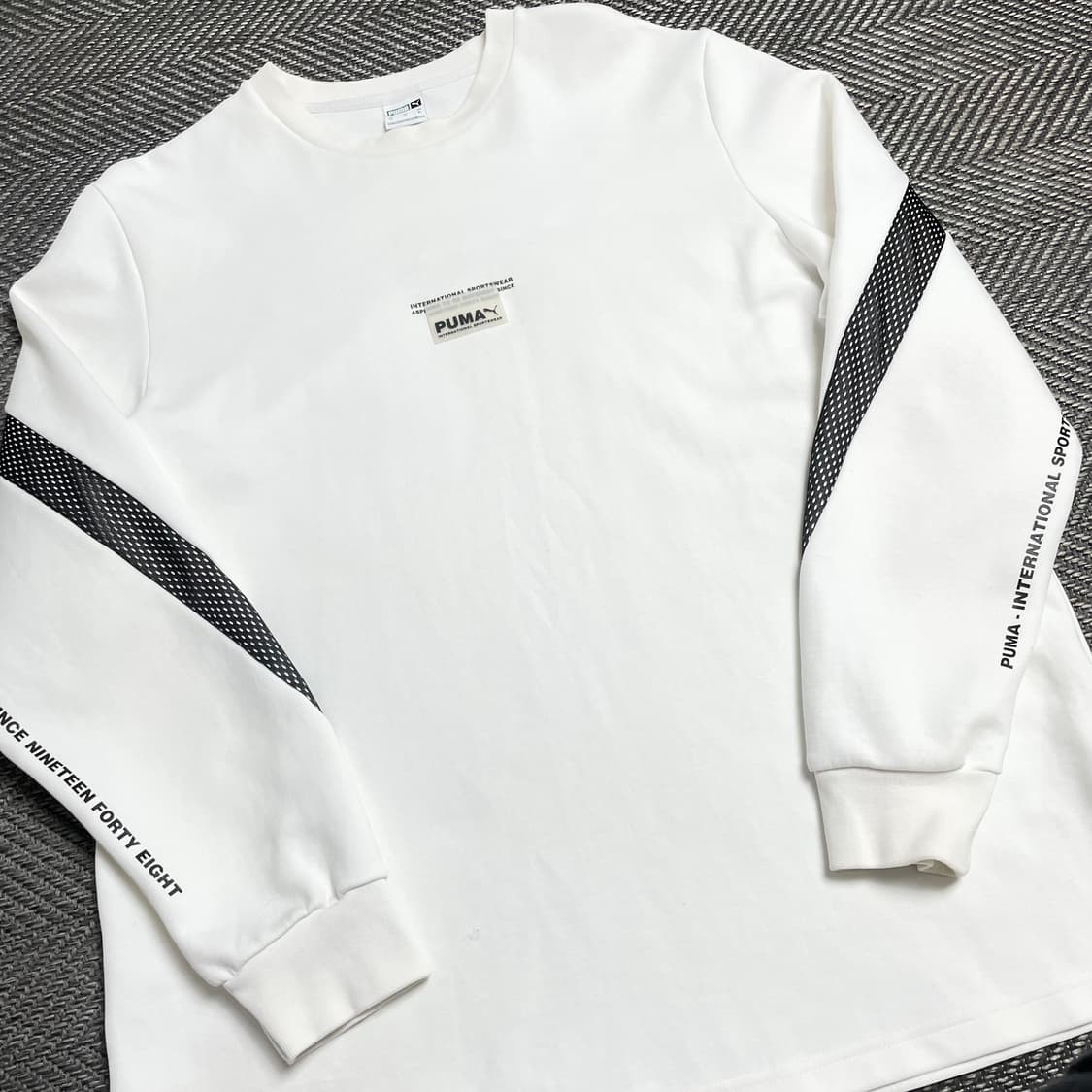 푸마 올드스쿨 스몰로고 메쉬 디테일 박시핏 맨투맨o 5145 상품이미지3