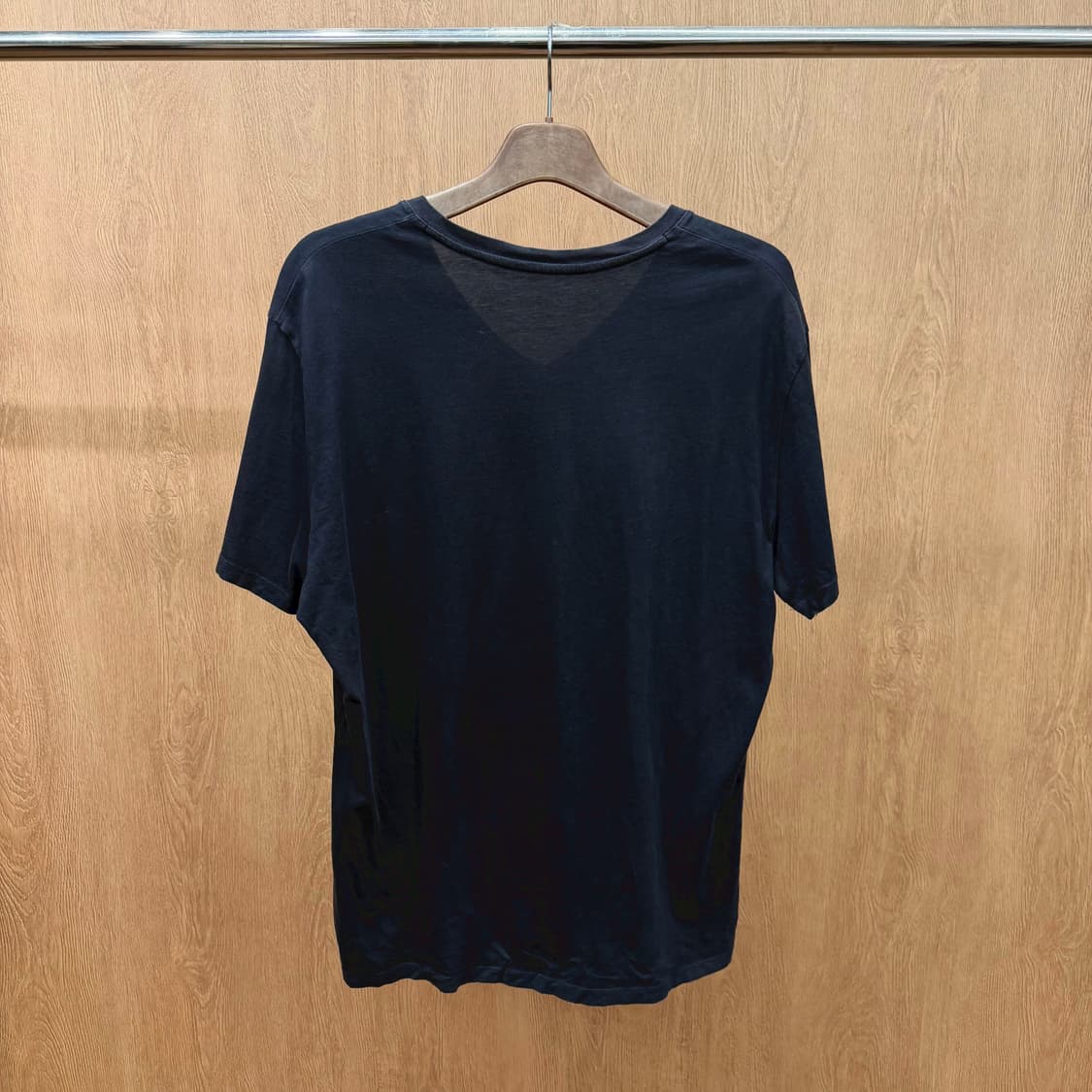 아르마니 익스체인지 브이넥 반팔 티셔츠 로고 프린팅 디테일 루즈핏 블랙 상품이미지3