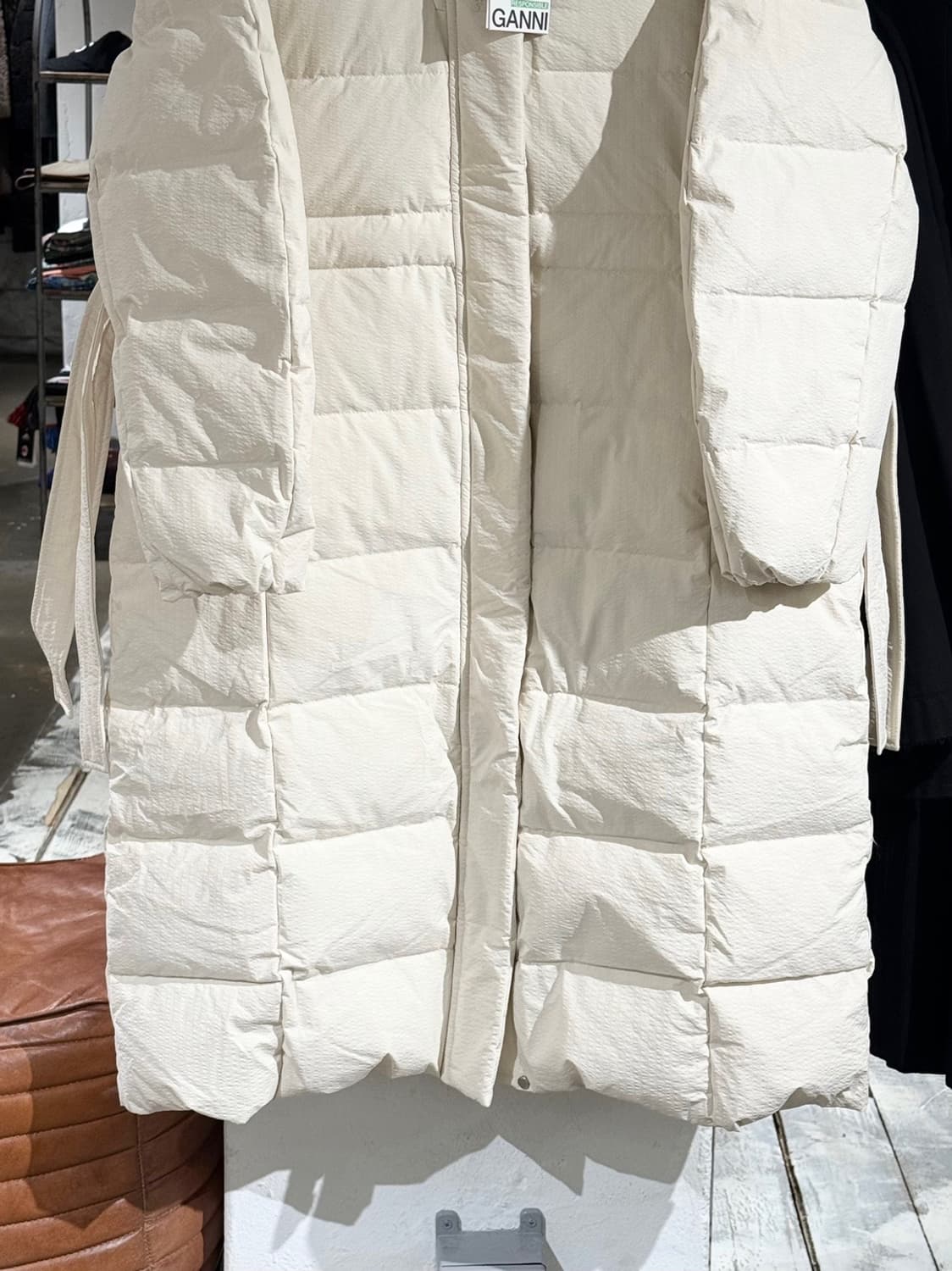 가니 아이보리 테크 시어서커 롱 푸퍼 코트  상품이미지3