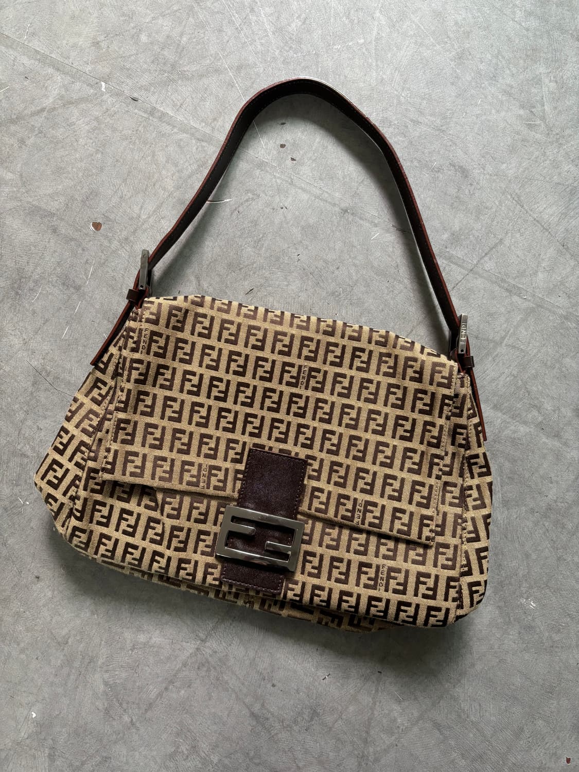 Fendi 펜디 FF 주카 패턴 숄더백 상품이미지1