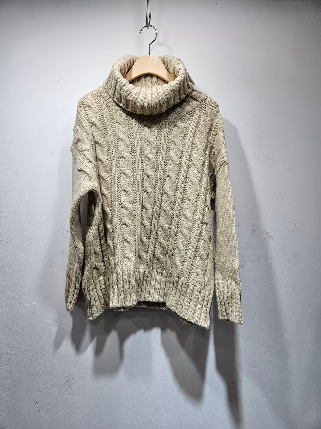 꽈배기 터틀넥 니트 상품이미지1