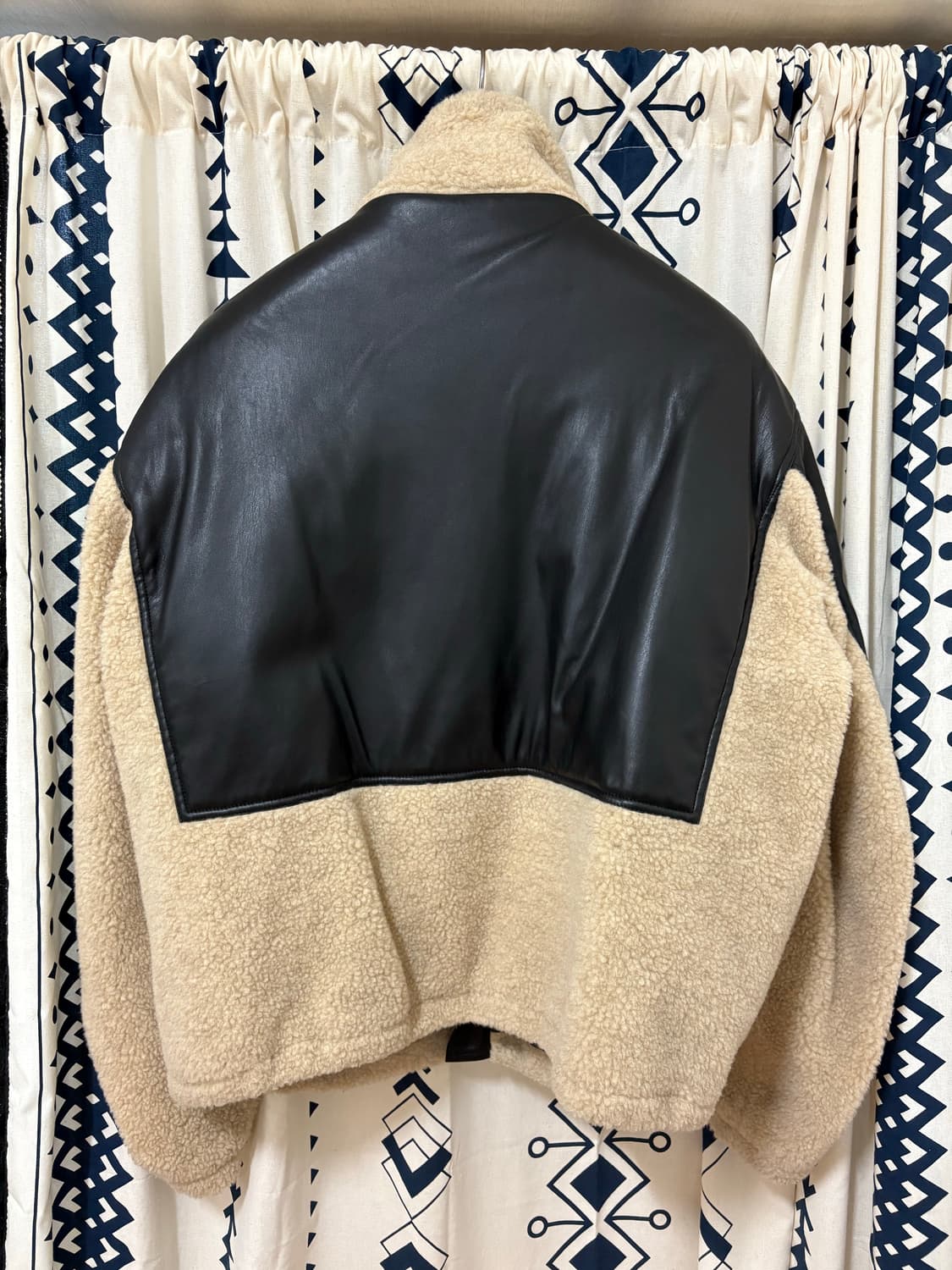 GmbH /Beige Two Tone Fleece Jacket 테디자켓 상품이미지6
