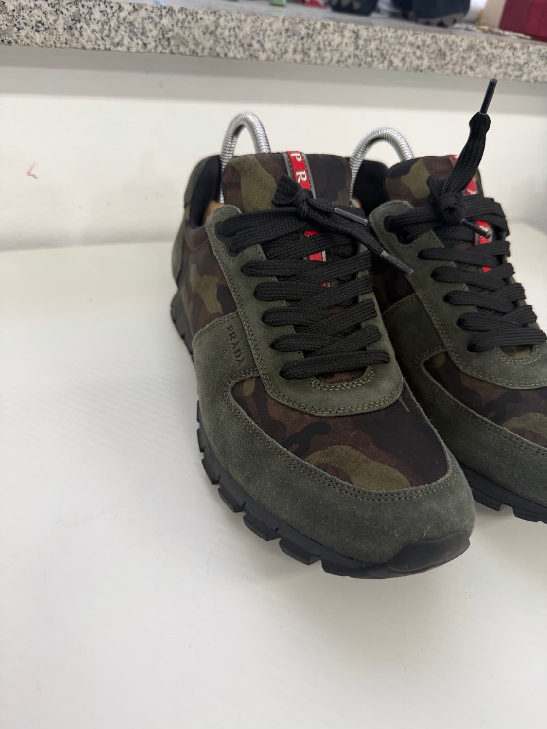 정품) 프라다 남성 카모플라쥬 나일론 스웨이드 스니커즈 8 상품이미지3