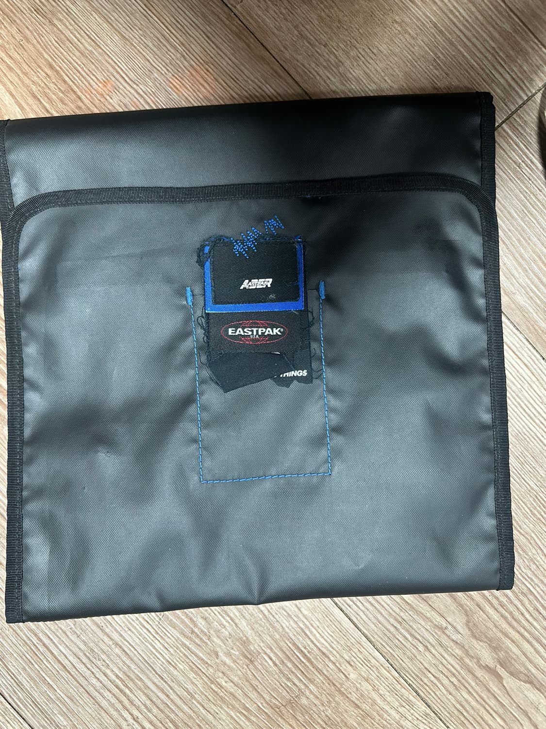 아더에러 x 이스트팩 숄더백 상품이미지1