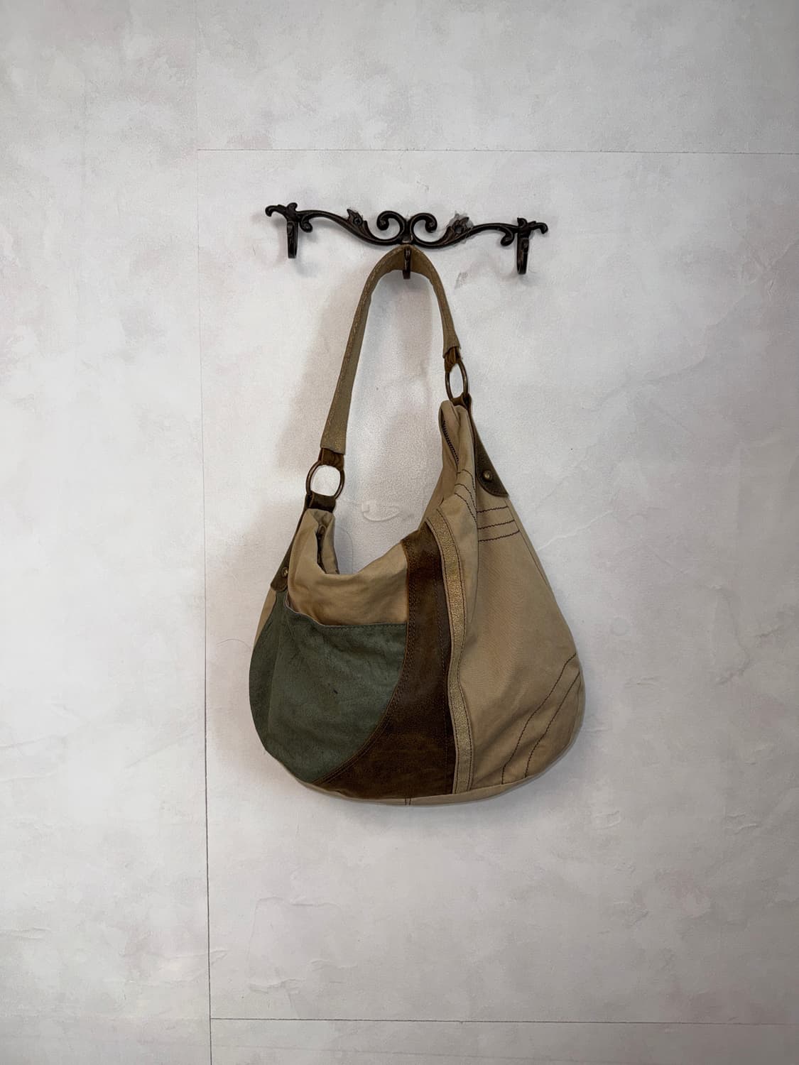 Tomboy beige khaki unbalance 숄더백 상품이미지1