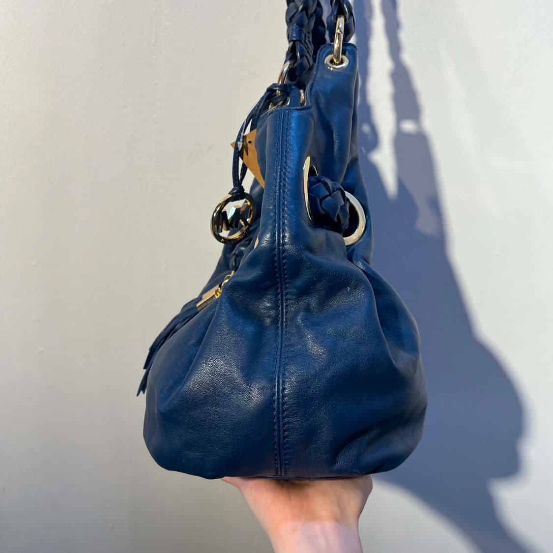 MICHAEL KORS 블루 태슬 가방 상품이미지3