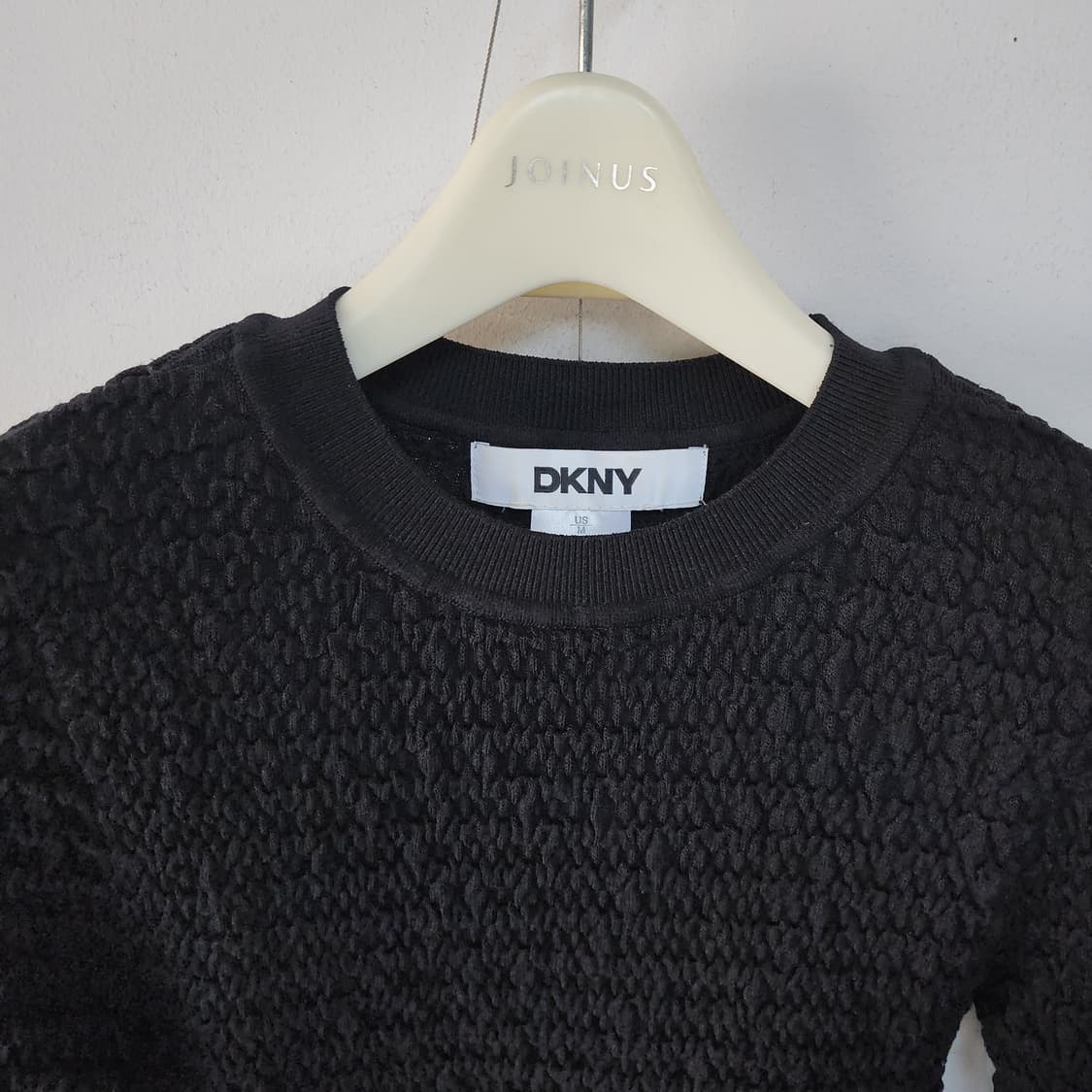 DKNY 블랙 셔링 반팔 티셔츠 상품이미지2