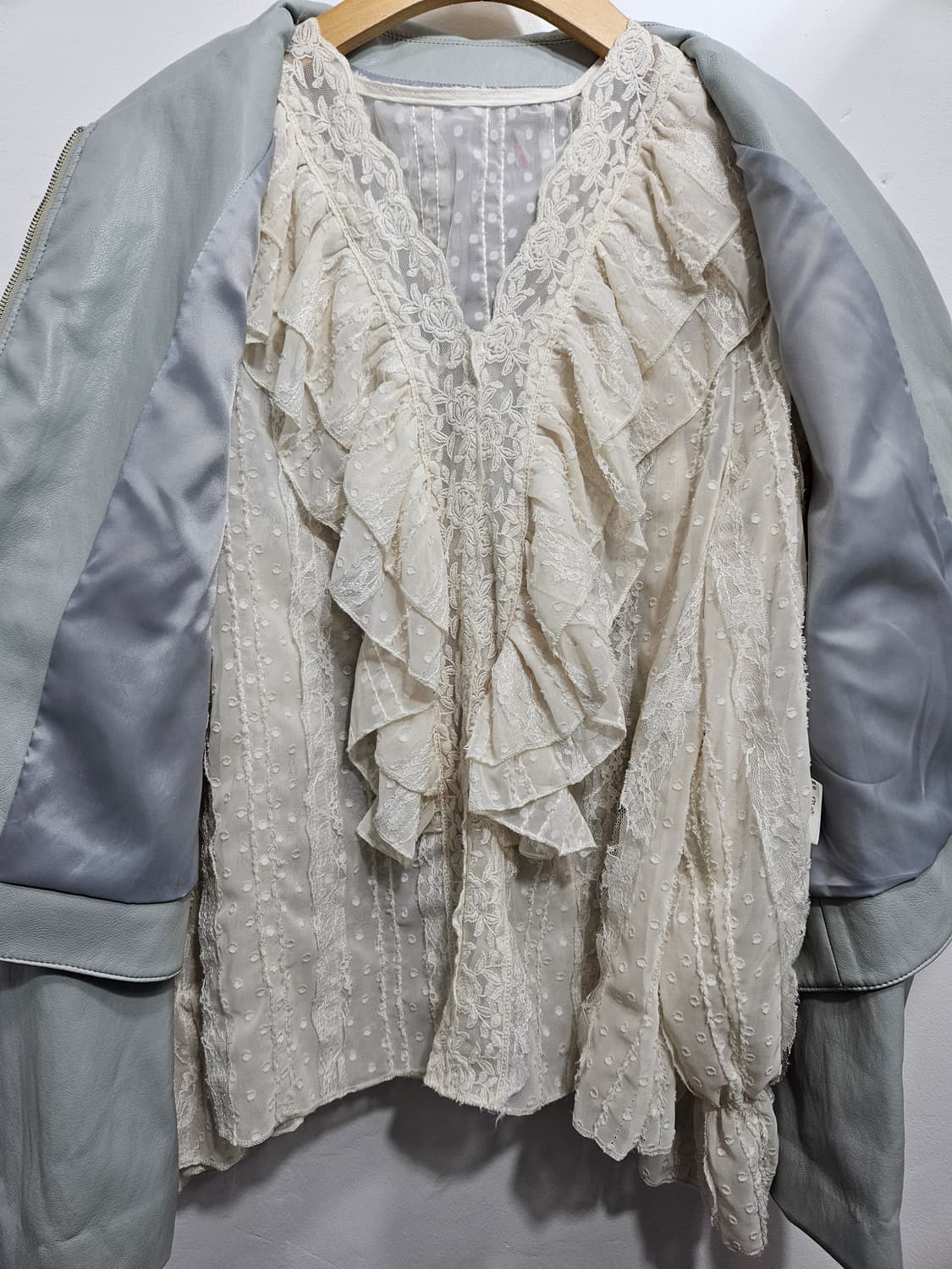 아이보리 프릴 레이스 블라우스 상품이미지2