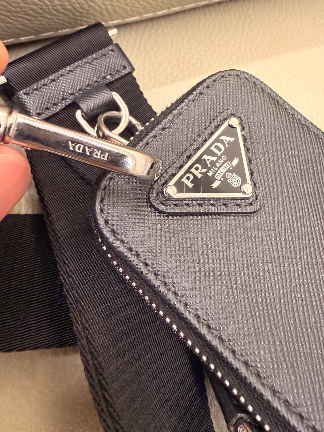 프라다 사피아노 삼각로고 크로스백(2VH113) 상품이미지5