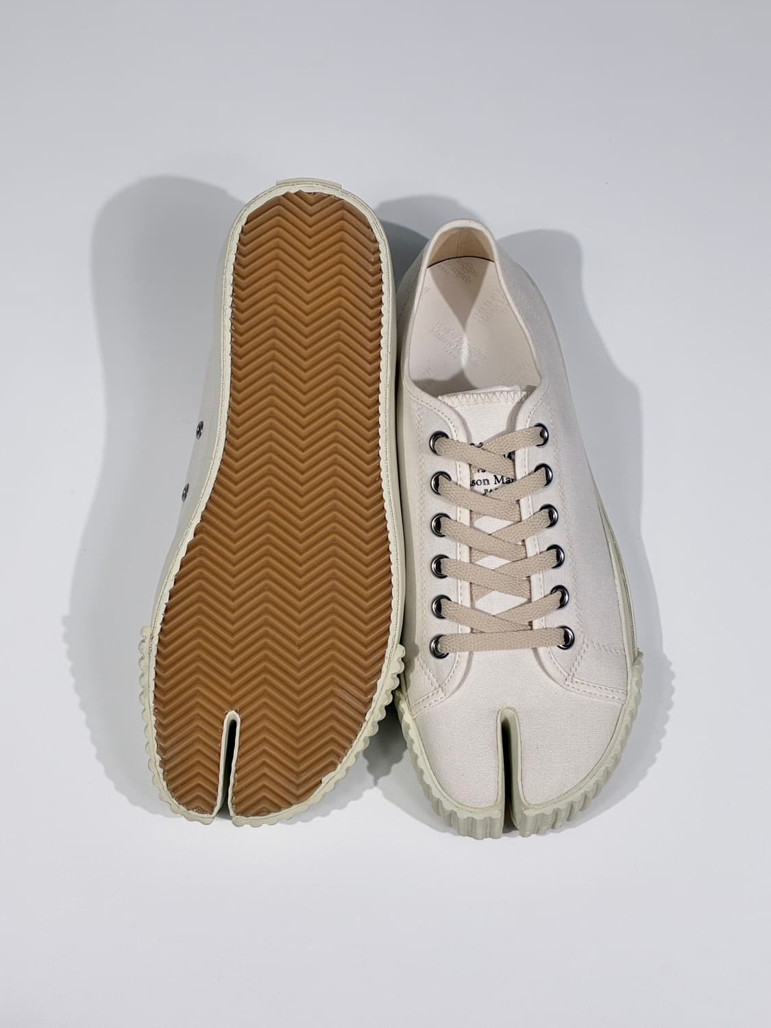 메종 마르지엘라 타비 로우 탑 캔버스 스니커즈 화이트 42사이즈 상품이미지2