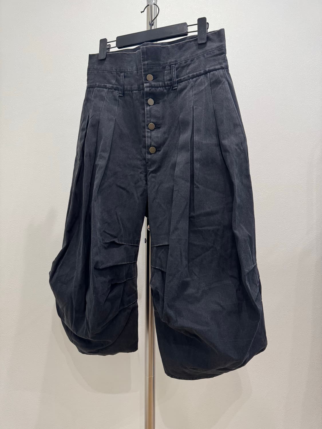 크리스토퍼 네메스 워시드 개버딘 입체 코튼 트라우저 상품이미지1