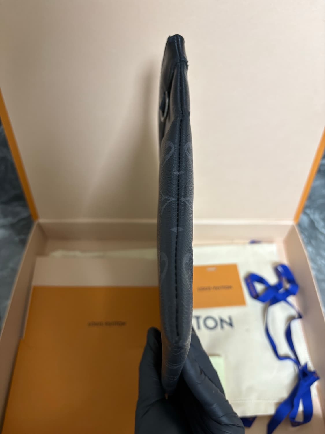 루이비통 포쉐트 아폴로 클러치 상품이미지5