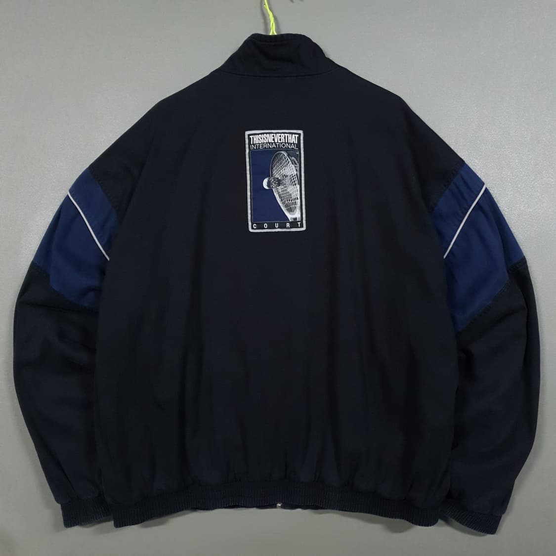 L (100) 디스이즈네버댓 오버핏 배색 후면 그래픽 트랙 자켓 블랙 상품이미지6