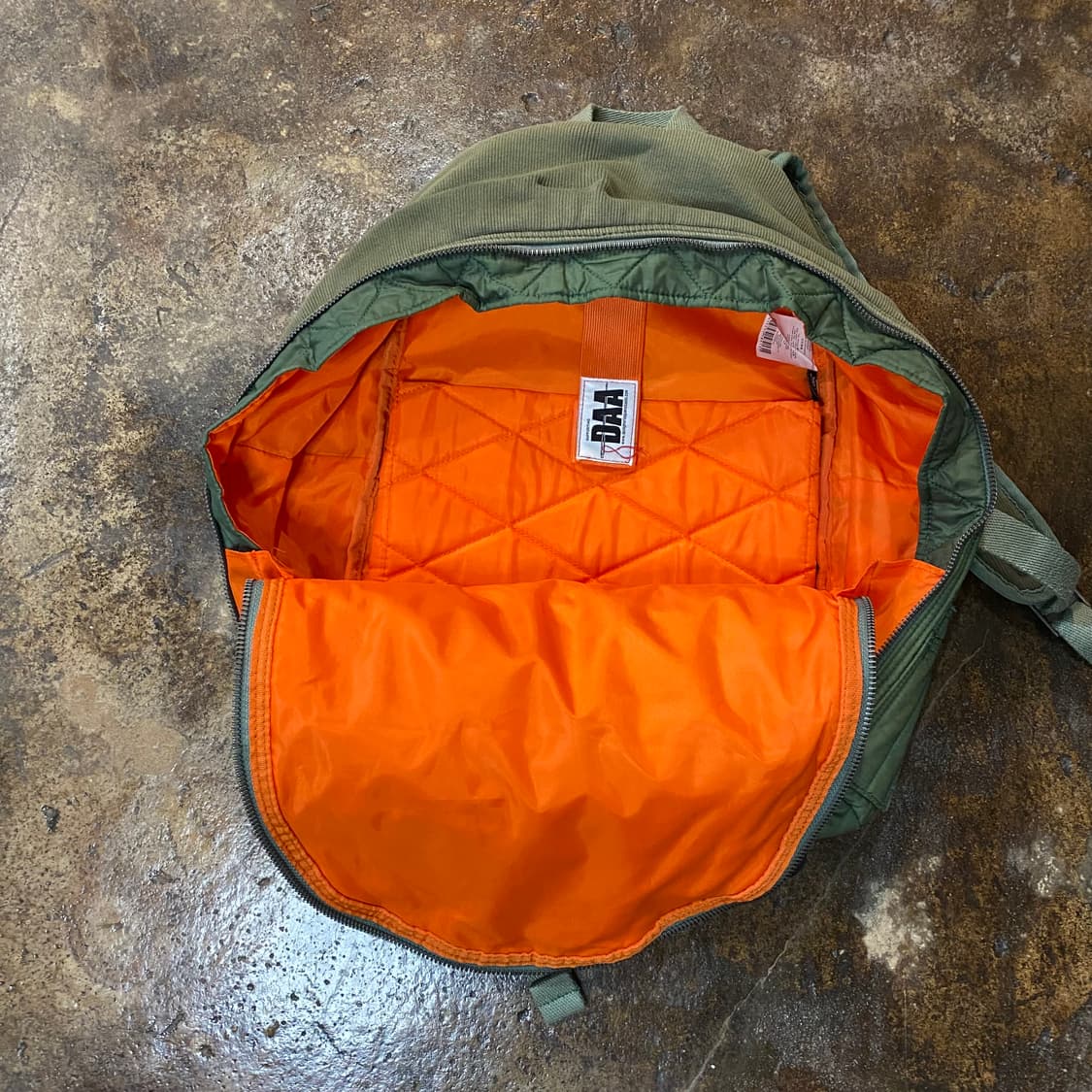 이스트팩 x 장폴고티에 백팩 카키 상품이미지8