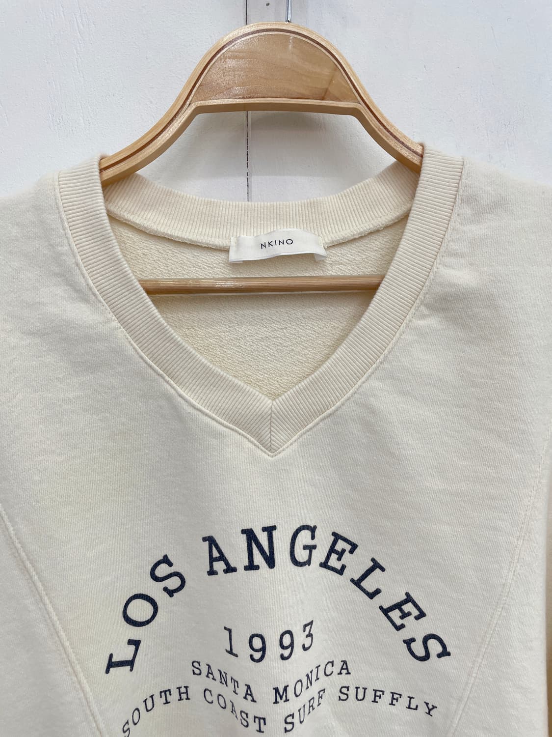 엔키노 로스앤젤레스 레터링 브이넥 크롭 맨투맨 상품이미지4