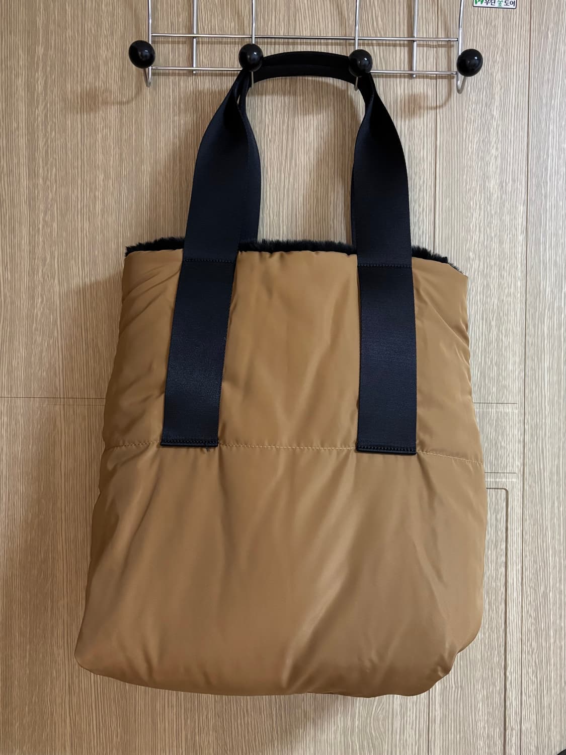 COS 블랙 퍼 토트백 상품이미지2