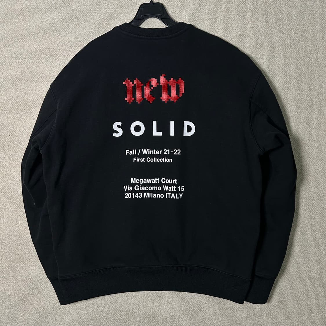 (46) 솔리드옴므 백프린트 라운드 맨투맨 상품이미지1