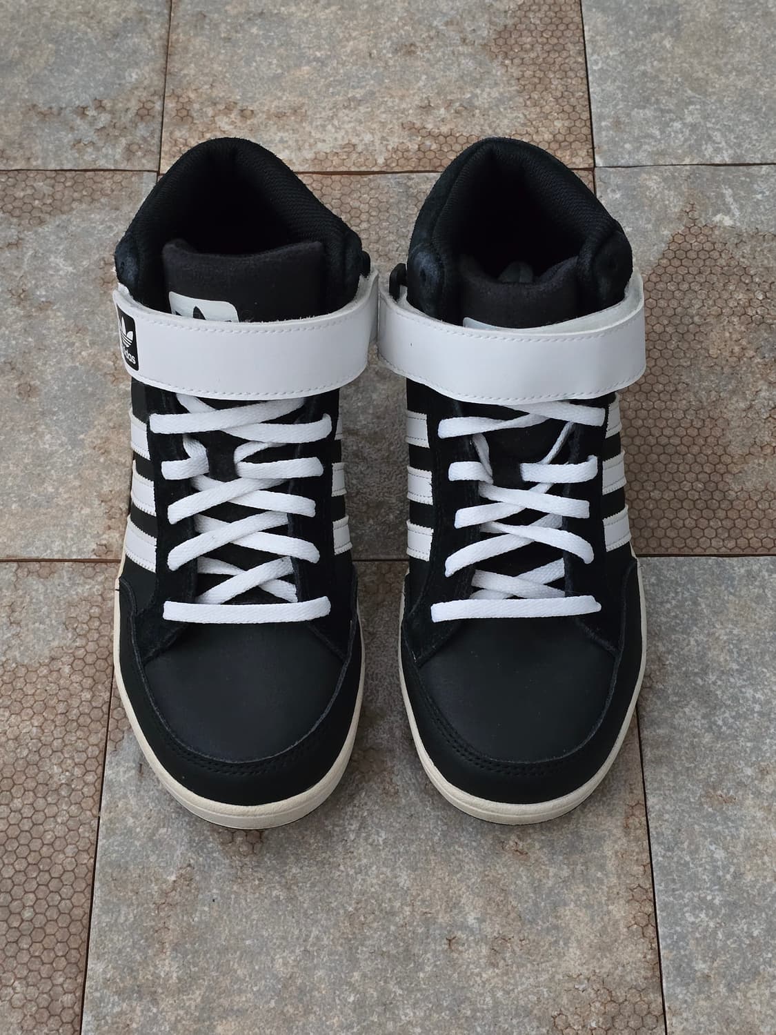 (225)아디다스 바리알 미드 검흰  상품이미지2