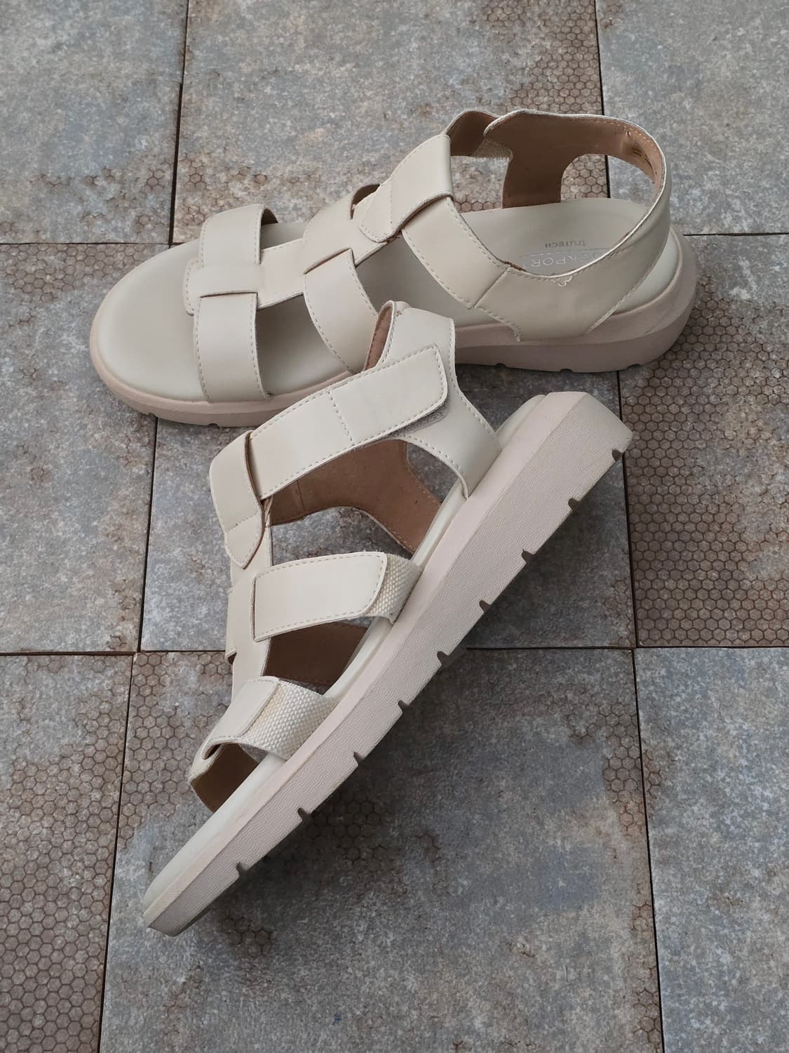 (240)락포트 애비 t 스트랩 샌들 상품이미지3