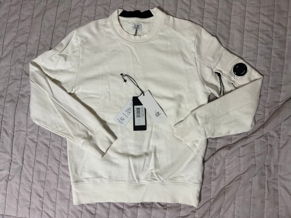 cp컴퍼니 맨투맨 화이트 상품이미지1