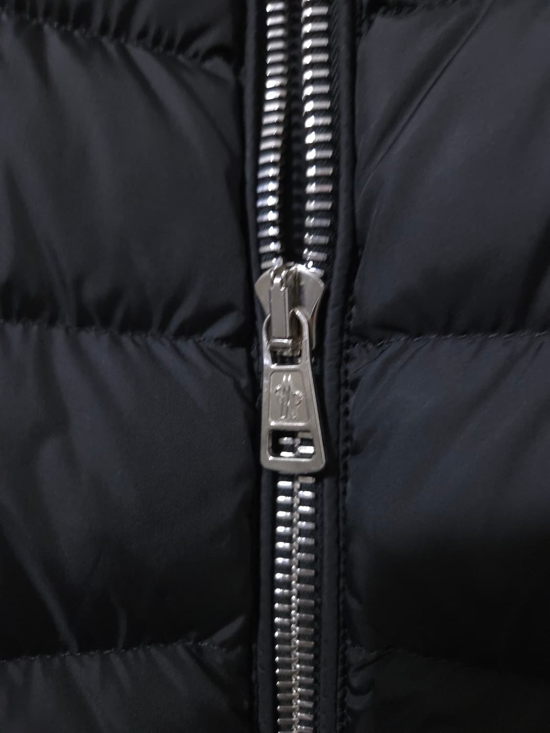 [새상품급, 2Size] 몽클레어 아미오트 숏 다운 패딩  상품이미지7