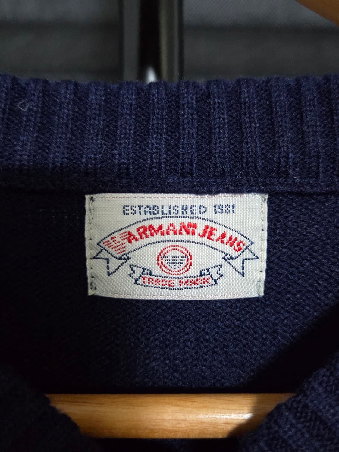 [아르마니 진스] 레드 로고 코튼 라운드 니트 | 00201 상품이미지3