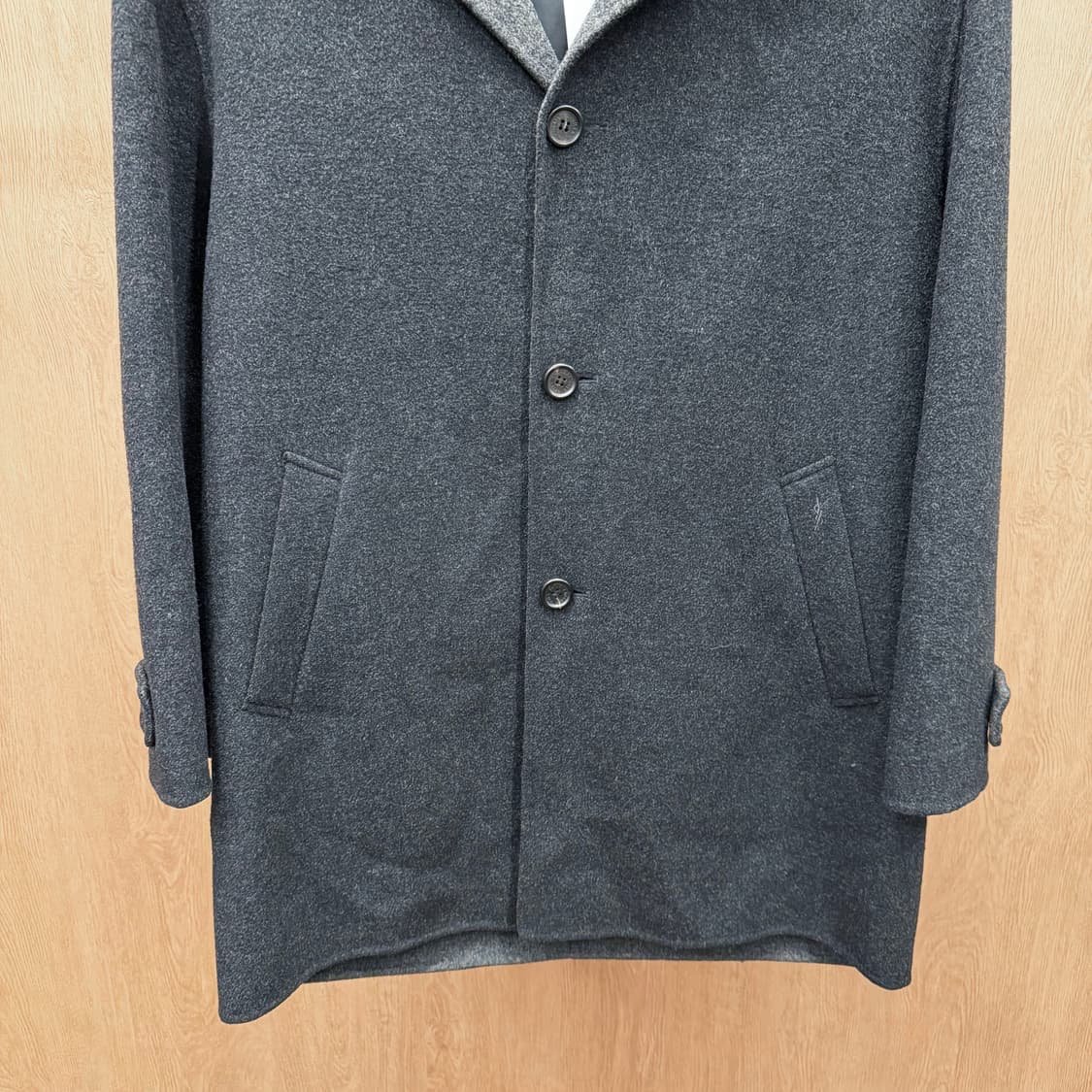 입생로랑 울 싱글 코트 사이드 슬래시 포켓 로고 자수 디테일 딥 차콜 상품이미지5