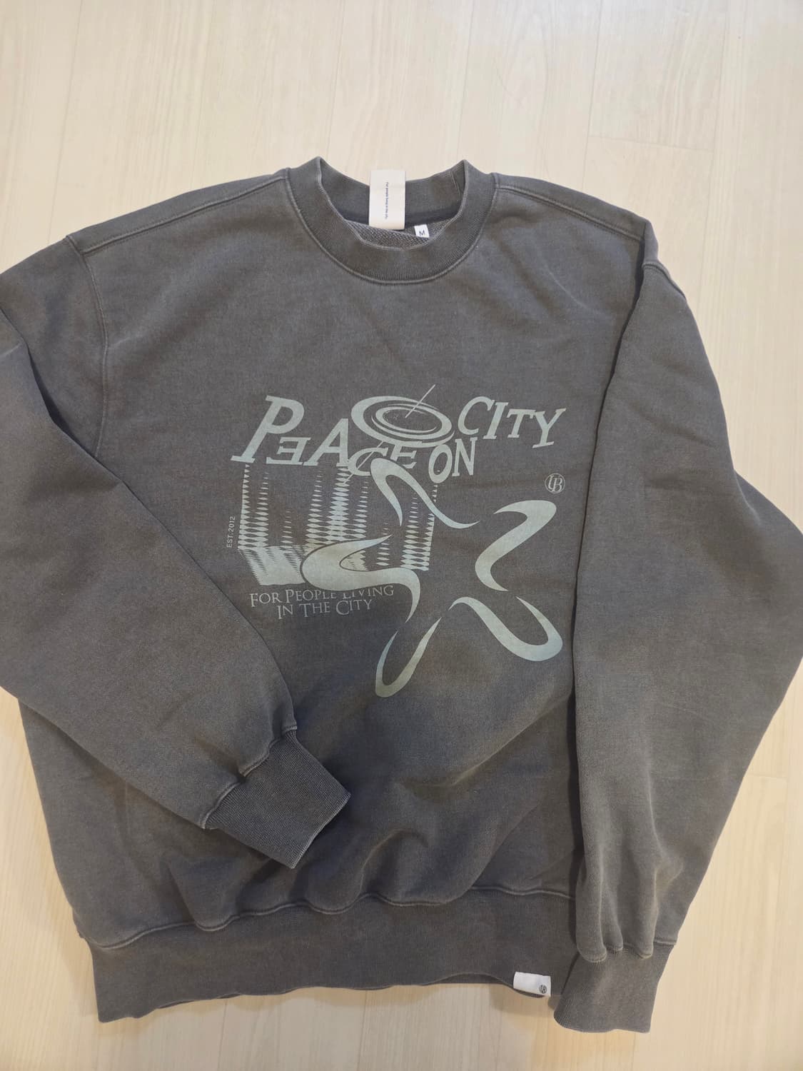 어반디타입 맨투맨! 상품이미지1