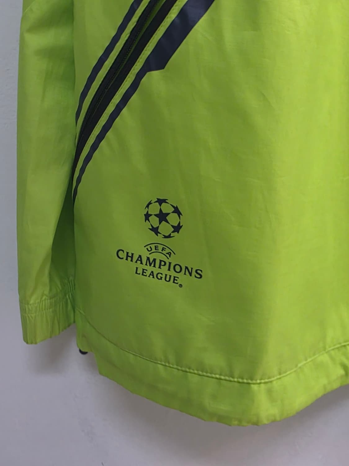 아디다스 레알마드리드 트레이닝탑 바람막이 상품이미지5