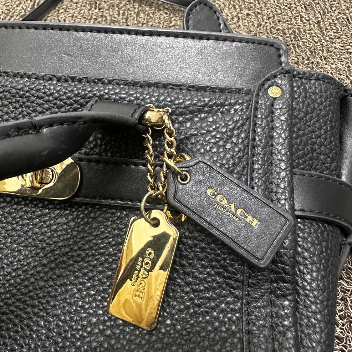 COACH 코치 거의새것 스웨거 여성 크로스백 토트백 가방 블랙 상품이미지5