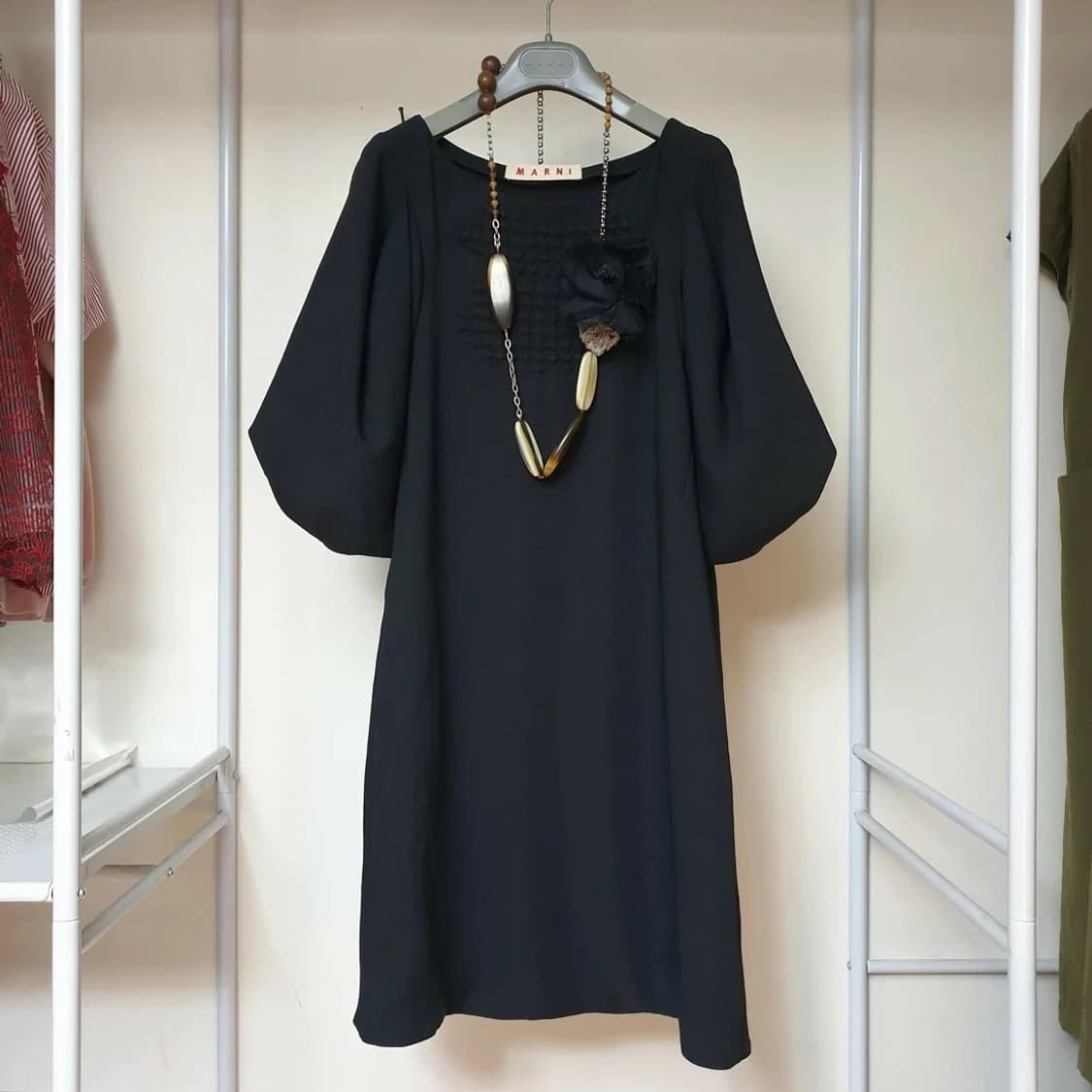 MARNI 마르니 쉬폰실크플라워 우드비즈 아크릴 조형장식 체인 목걸이 상품이미지2