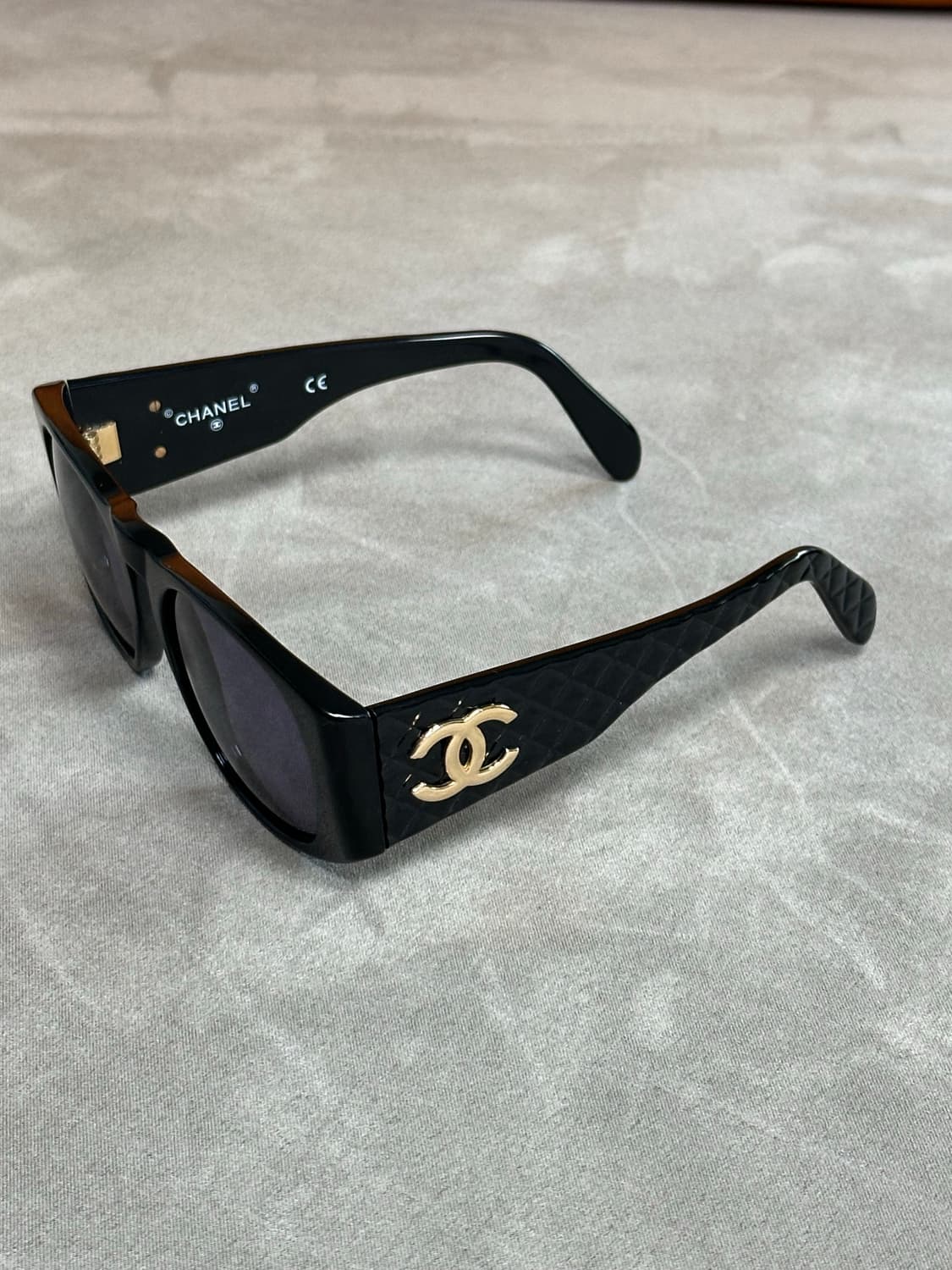 🕶️ 샤넬 퀼팅 CC 로고 블랙 선글라스  상품이미지5