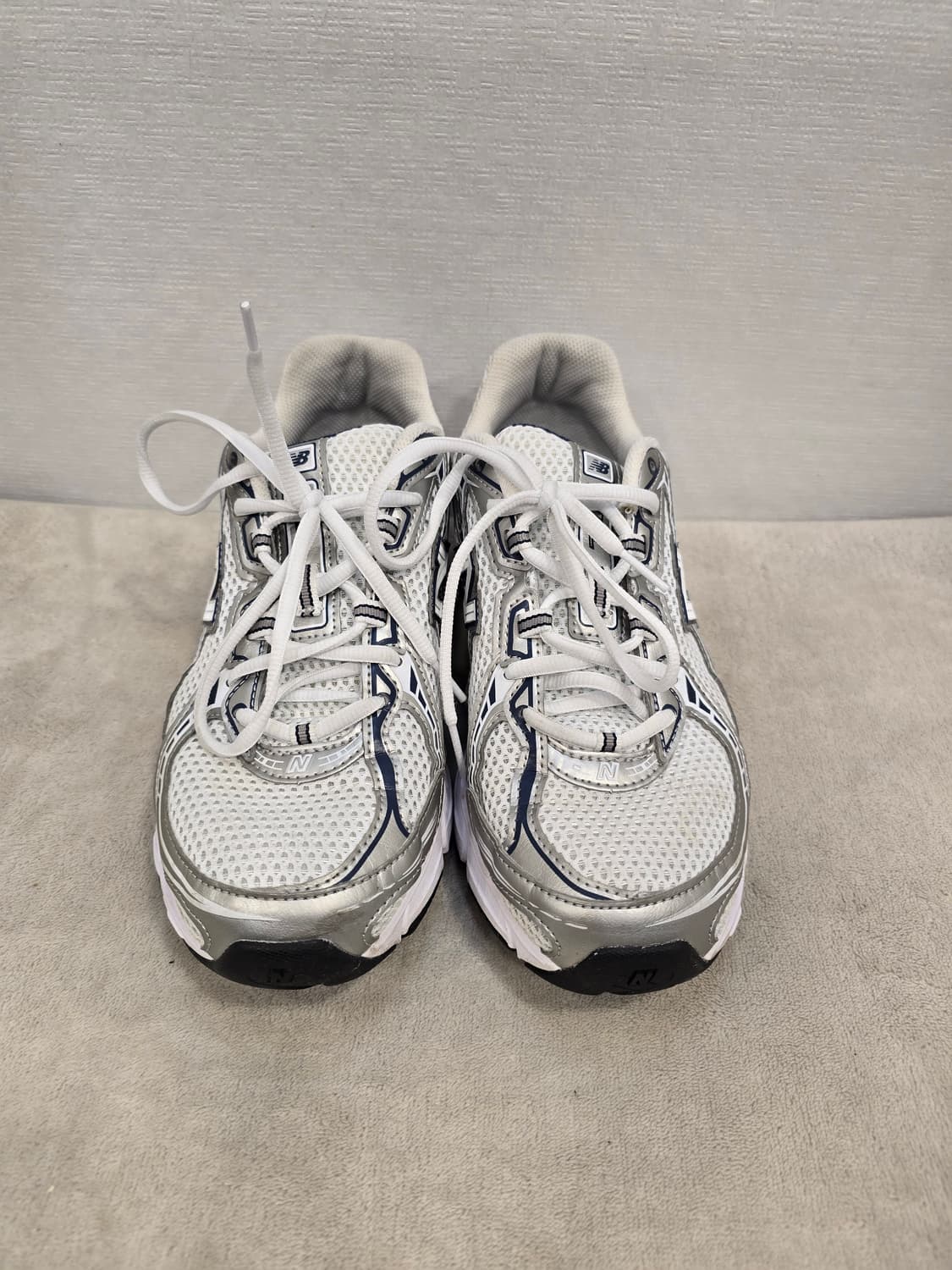 뉴발란스 740 화이트 네이비 운동화 런닝화 스니커즈 260 상품이미지3