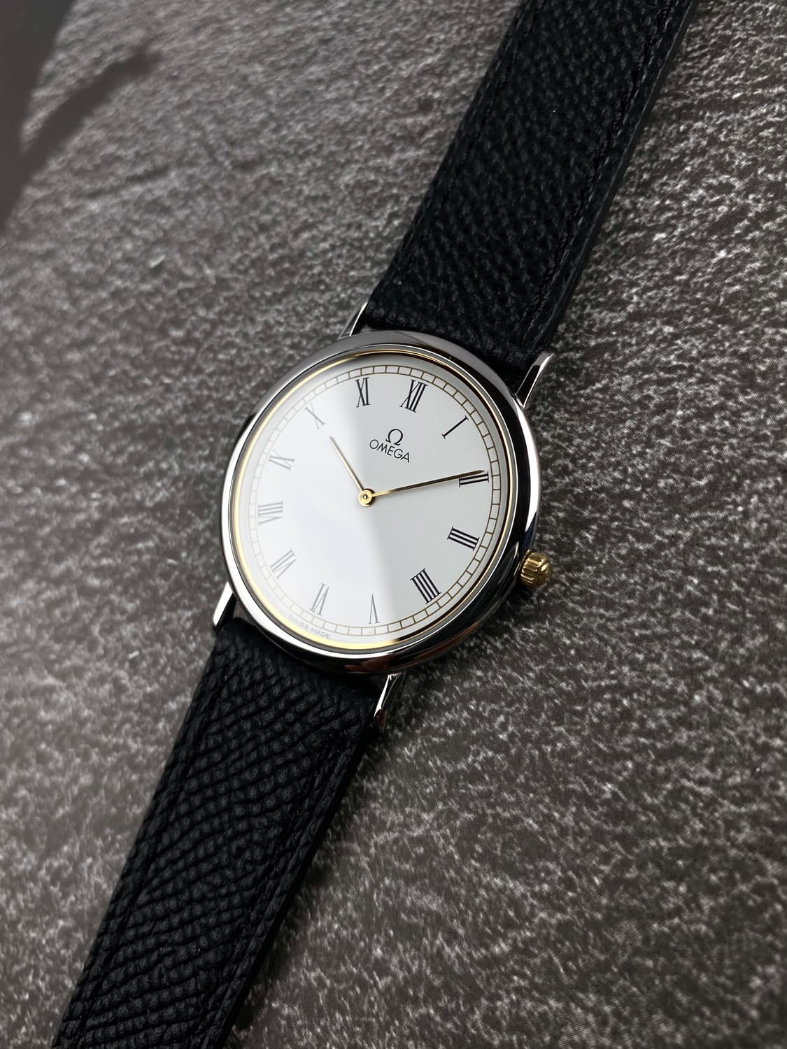 OMEGA round gold line watch unisex 상품이미지1