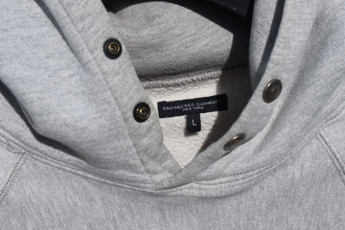 엔지니어드 가먼츠 그레이 레터링 후드 상품이미지5