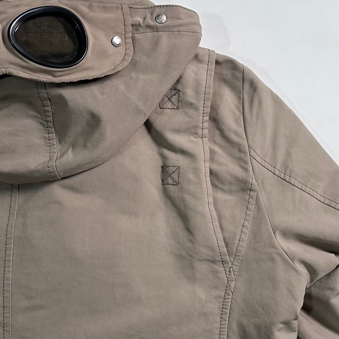 CP컴퍼니 베이지 고글 후드 자켓  상품이미지7