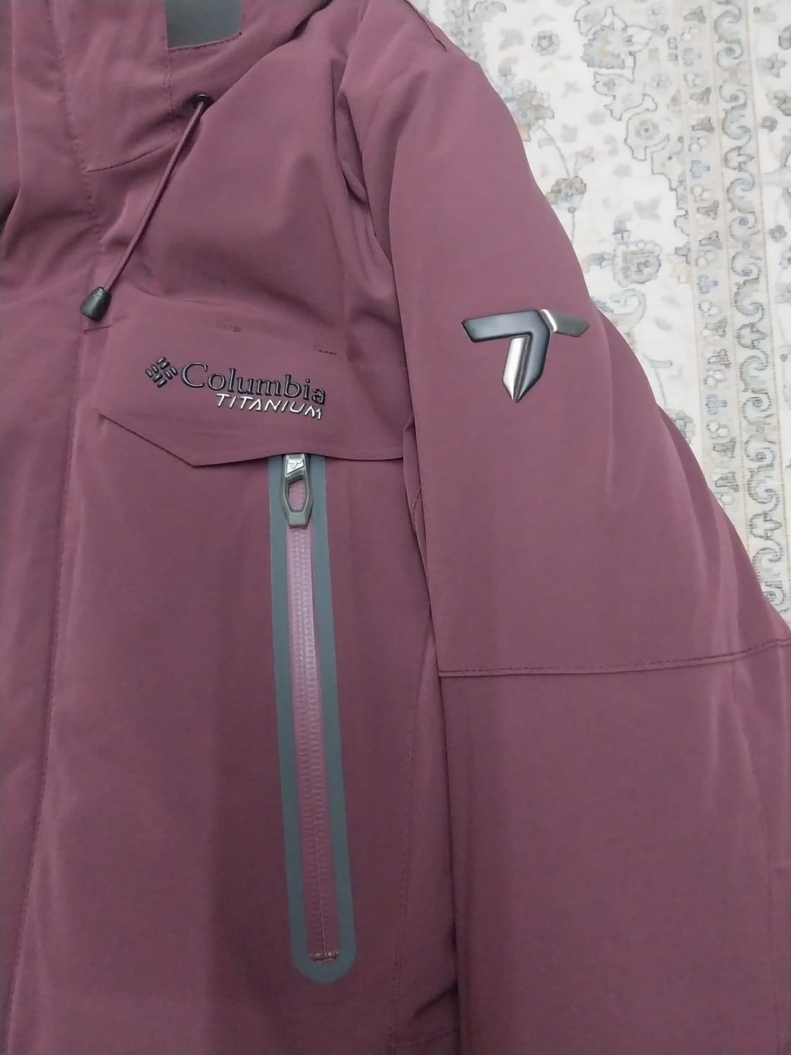 컬럼비아 티타늄  버건디 패딩 M 상품이미지3