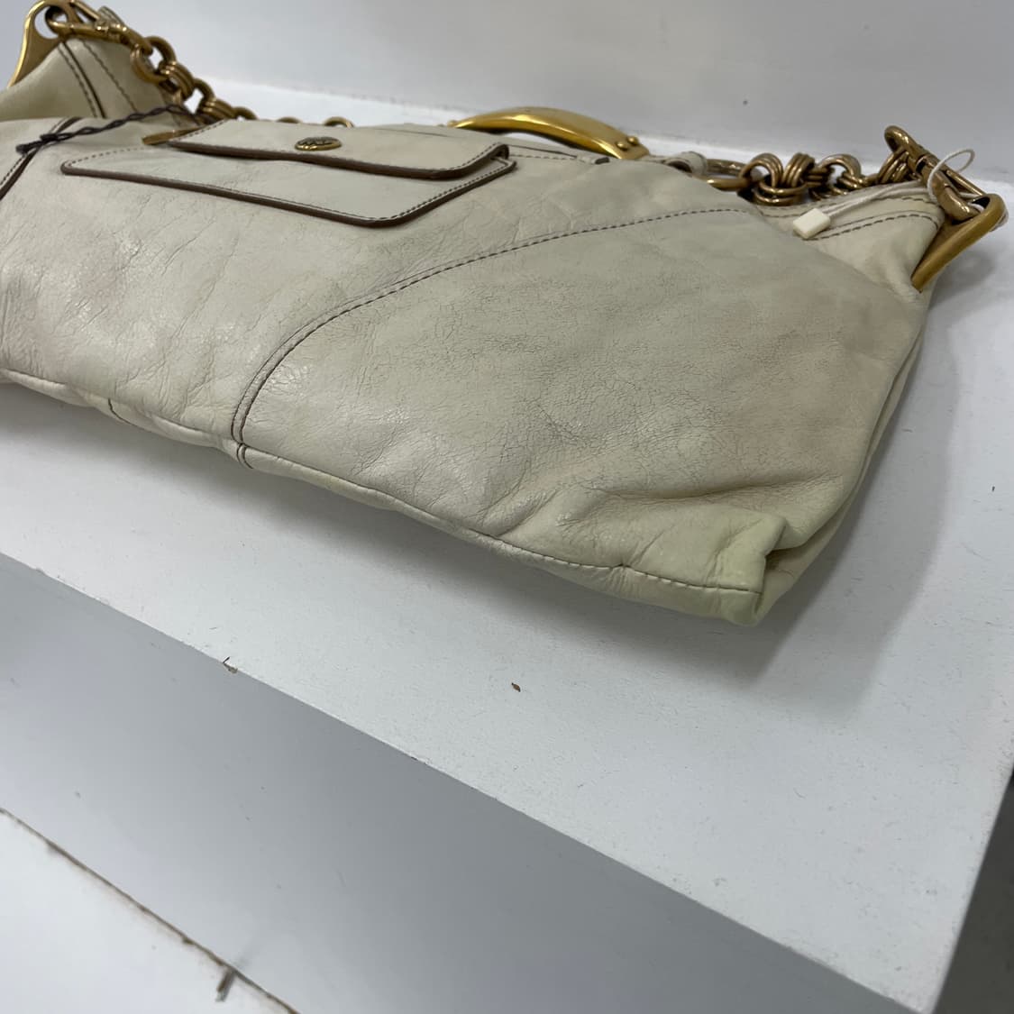 프라다 아이보리 비텔로 레더 시즌 이스트웨스트 체인 숄더백 가방 상품이미지7