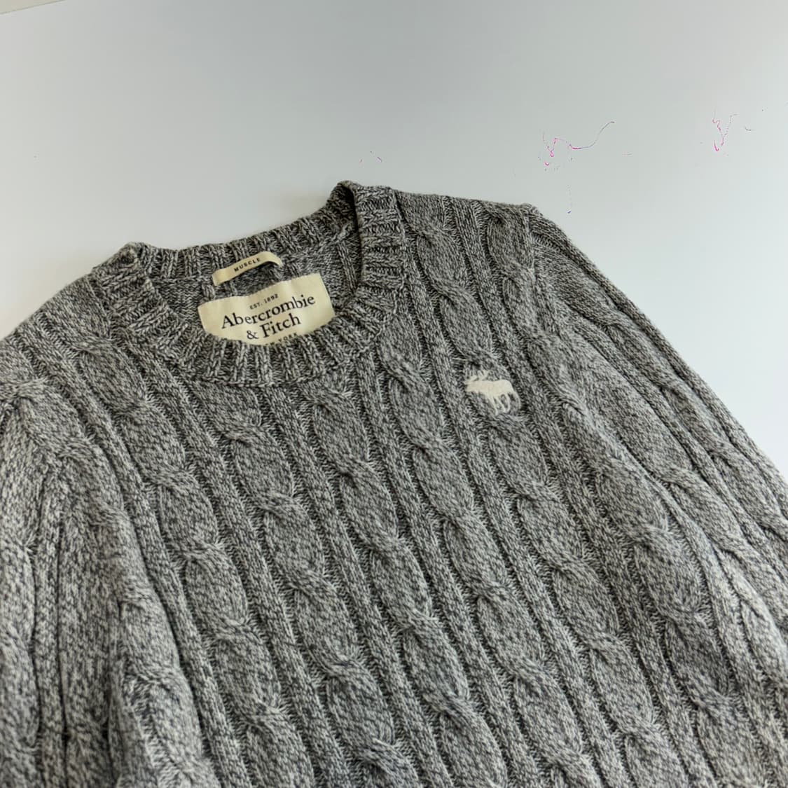 Abercrombie 아베크롬비 화이트 로고 멜란지 케이블 니트 상품이미지4