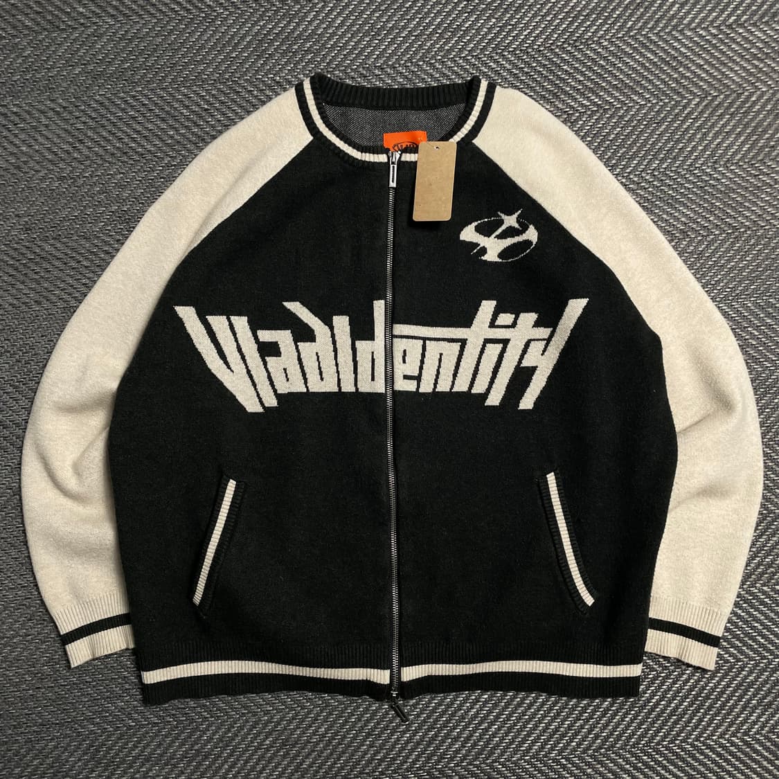 디미트리블랙 아트웍 빅로고 투웨이 레글런 니트 집업o 5376 상품이미지1