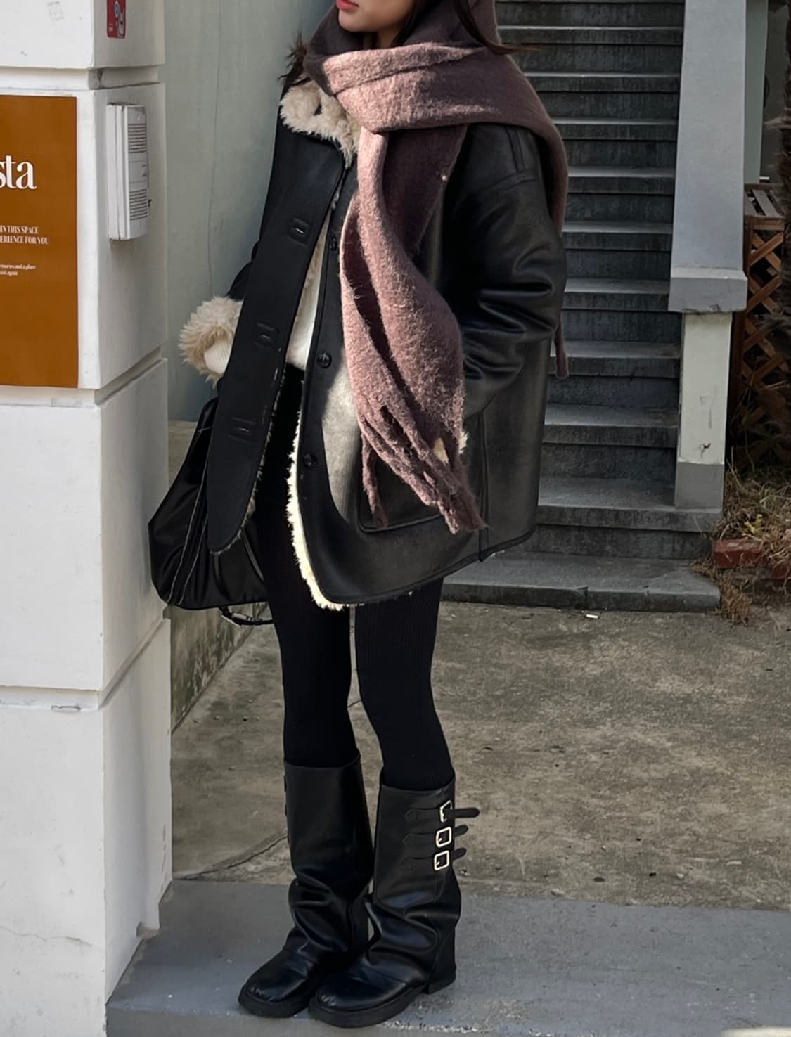 블랙업 리버시블 퍼 레더 무스탕 상품이미지8