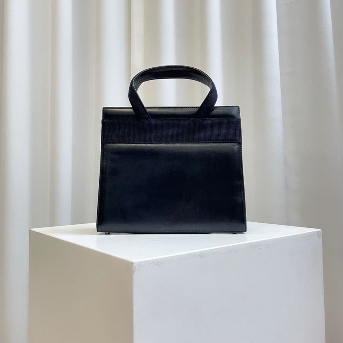 정품 페라가모 바라 토트백  상품이미지4