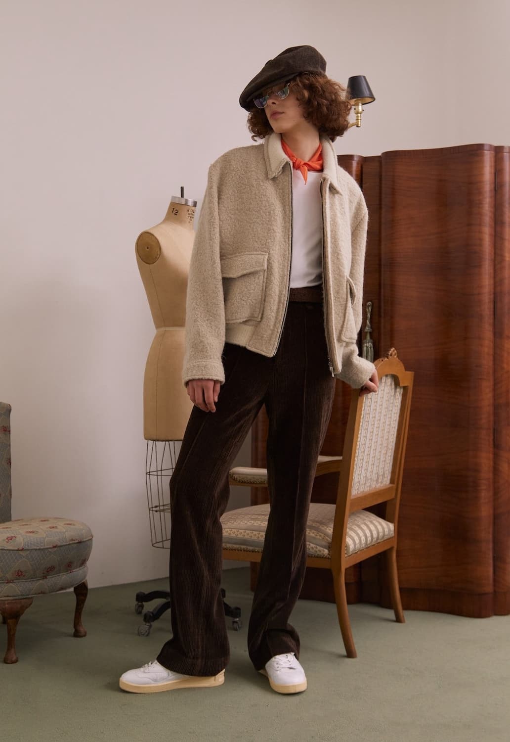 [S]STU 22FW 플레어 코듀로이 팬츠 브라운 룩북 모델용 샘플추정 상품이미지1