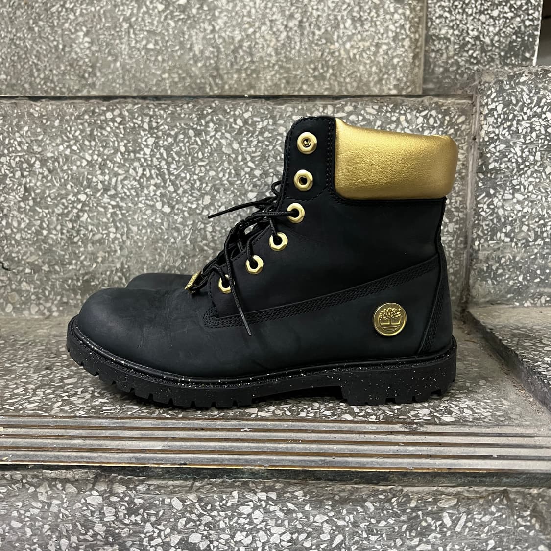 팀버랜드 헤리티지 6인치 블랙 누벅 부츠 상품이미지2