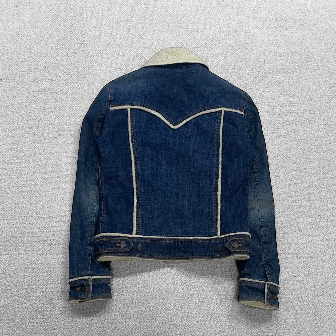 리바이스 우먼스 쉐르파 크롭 데님 자켓 상품이미지2