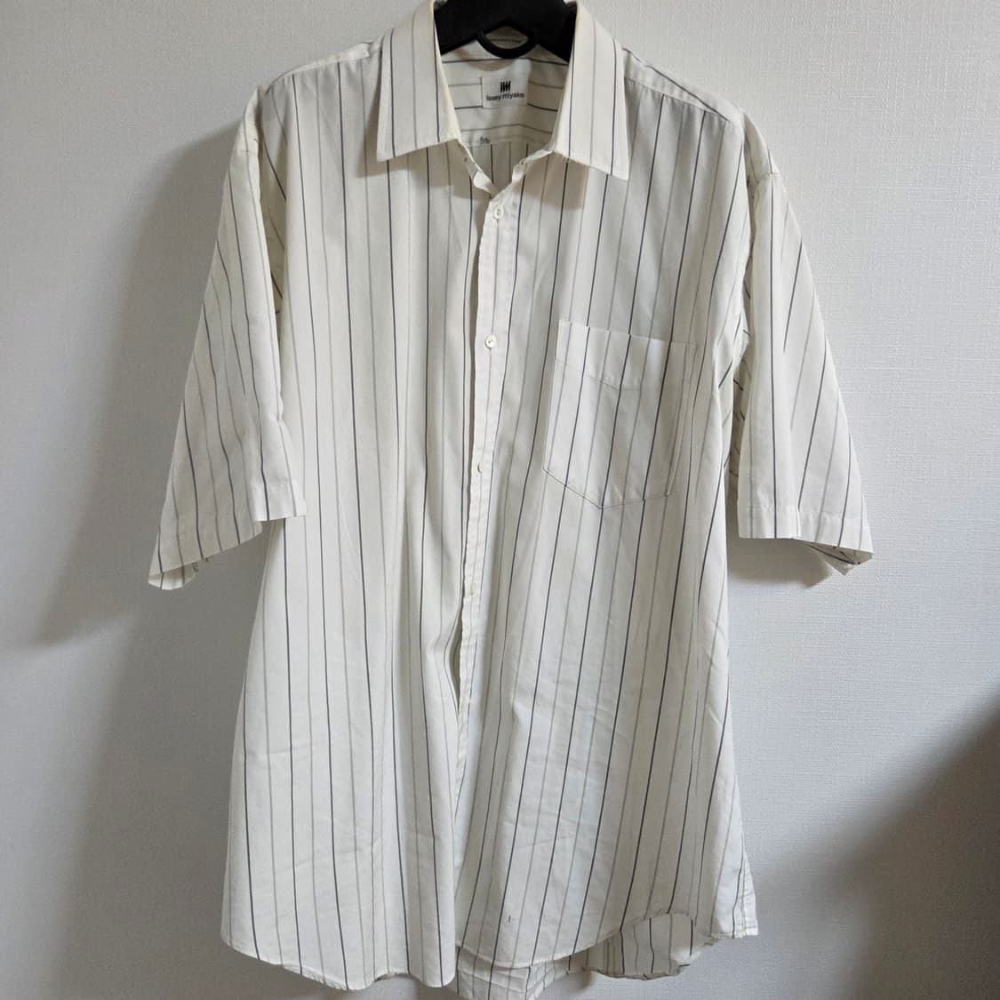 이세이미야케 ISSEY MIYAKE 오버핏 스트라이프 셔츠 판매합니다. 상품이미지1