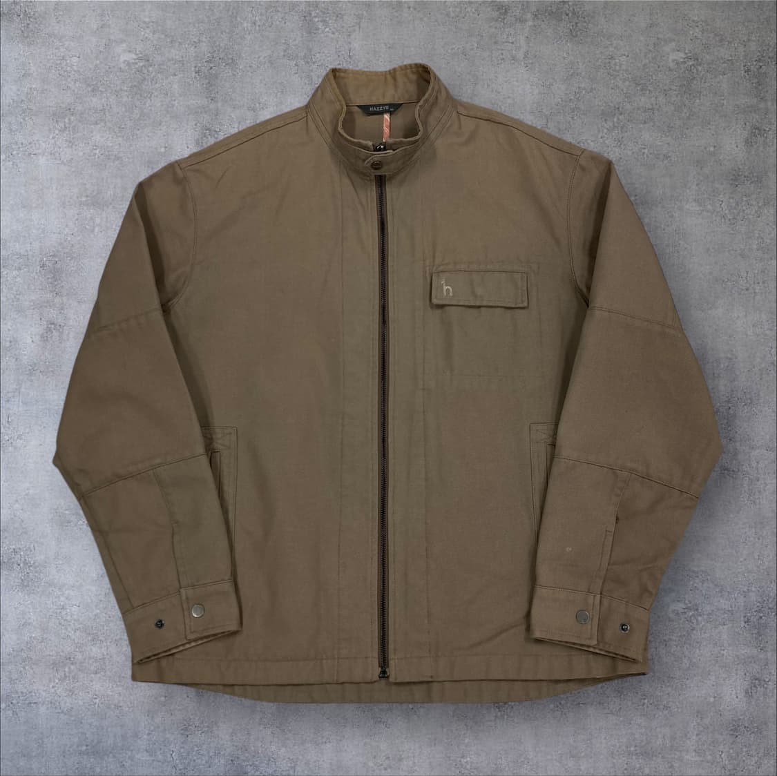 헤지스 베이지 컬러 스몰 로고 코튼 자켓 상품이미지1